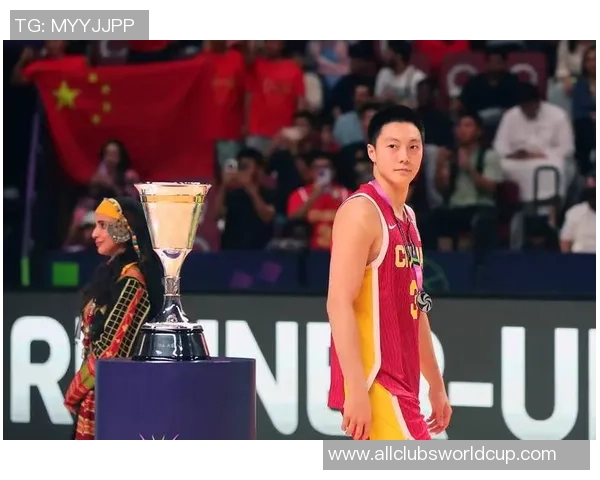 中国男篮迎战澳大利亚队力争胜利展现团队精神与实力